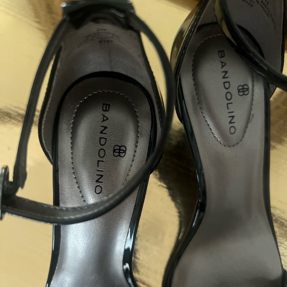 Bandolino Patten Leather Kitten Heels Sz 5 - Picture 2 of 5